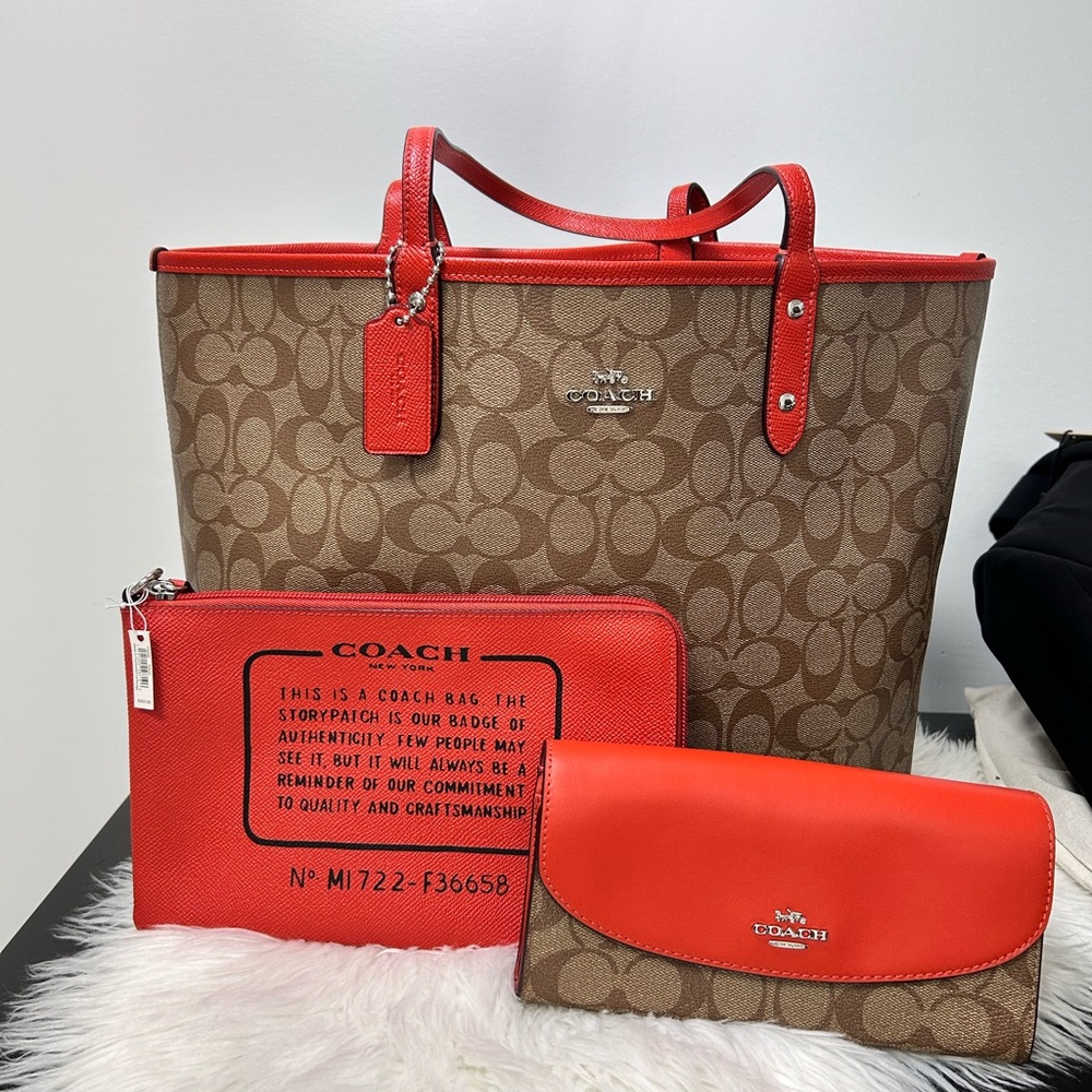 Brand New Coach Large City Reversible Sign. Tote Set